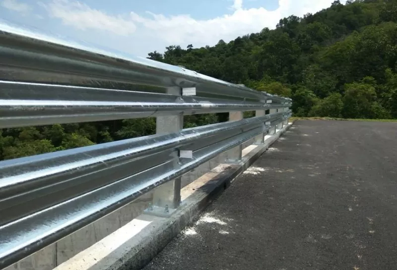 Tērauda šosejas aizsargmargas